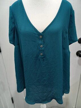 Torrid Short Sleeve Top Shirt Blouse Women Size 1